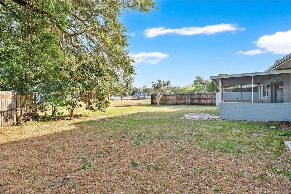 For Sale: $299,900 (3 beds, 2 baths, 1571 Square Feet)