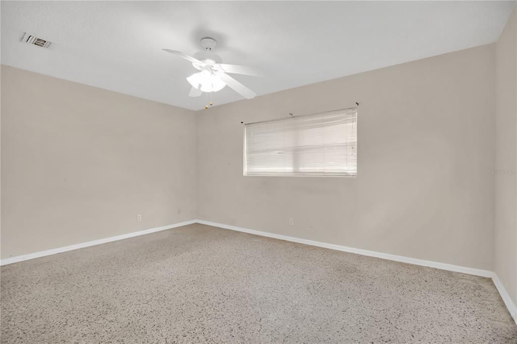 For Sale: $299,900 (3 beds, 2 baths, 1571 Square Feet)