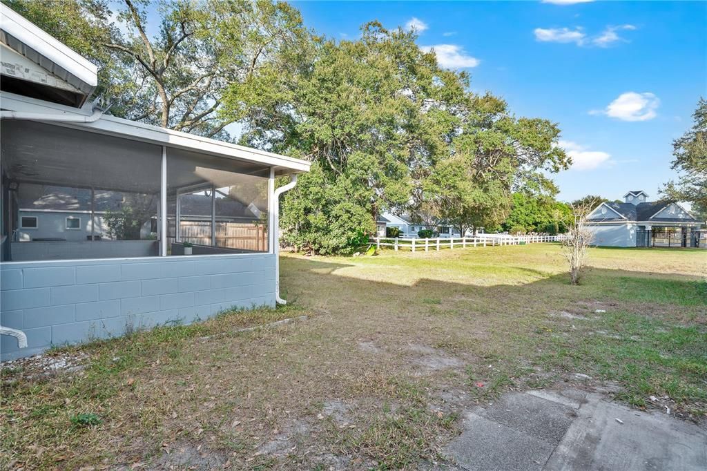 For Sale: $299,900 (3 beds, 2 baths, 1571 Square Feet)