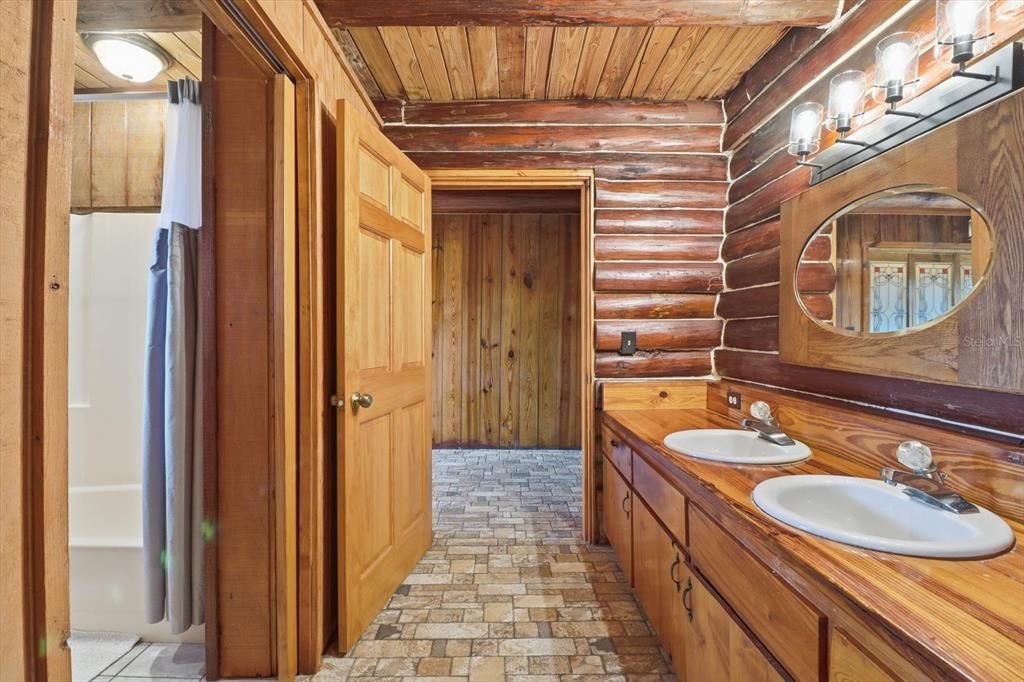 待售: $389,000 (3 贝兹, 2 浴室, 2020 平方英尺)