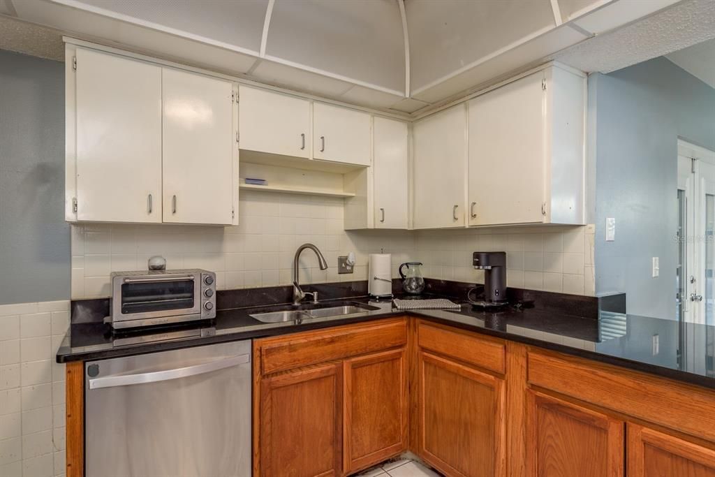 Под контрактом: $275,000 (3 спален, 3 ванн, 1572 Квадратных фут)