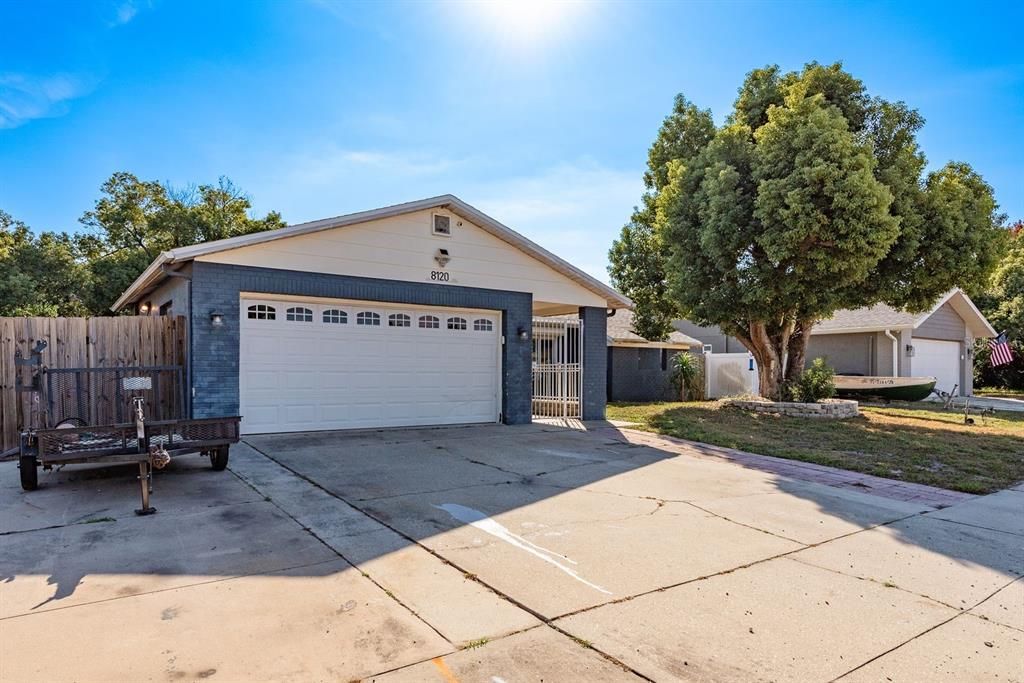 Под контрактом: $275,000 (3 спален, 3 ванн, 1572 Квадратных фут)