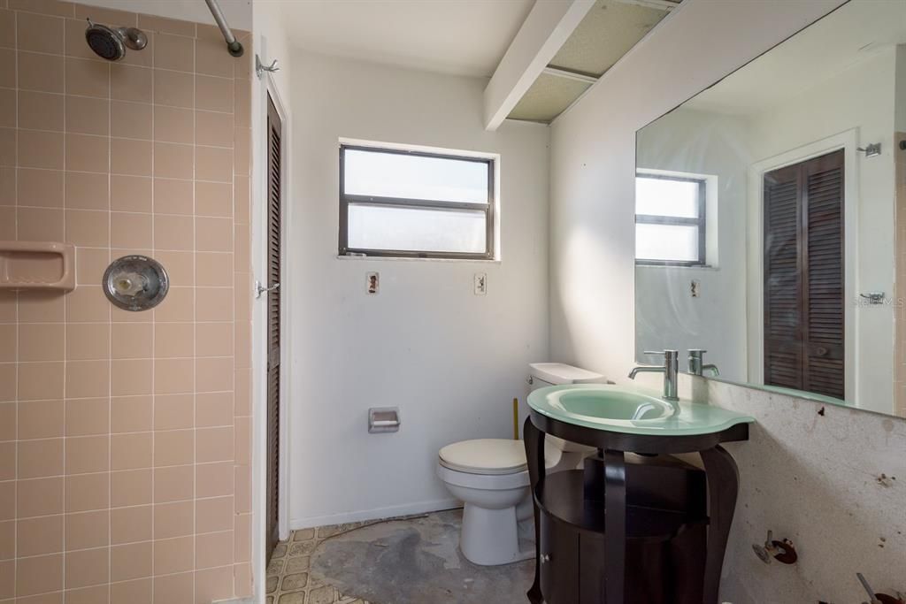 Под контрактом: $275,000 (3 спален, 3 ванн, 1572 Квадратных фут)