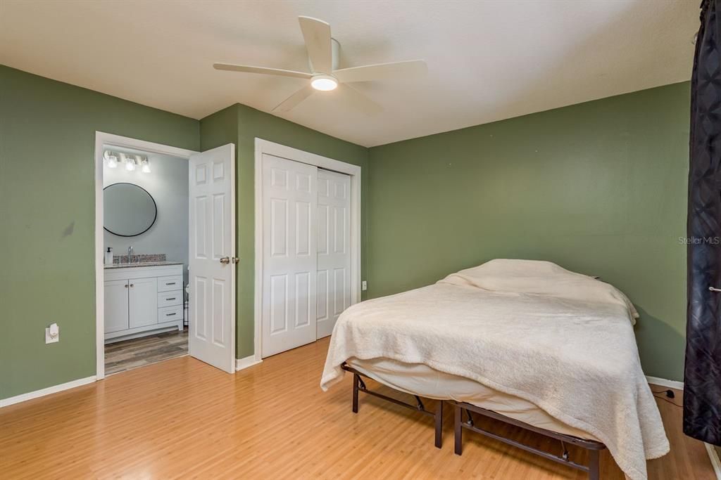 Под контрактом: $275,000 (3 спален, 3 ванн, 1572 Квадратных фут)