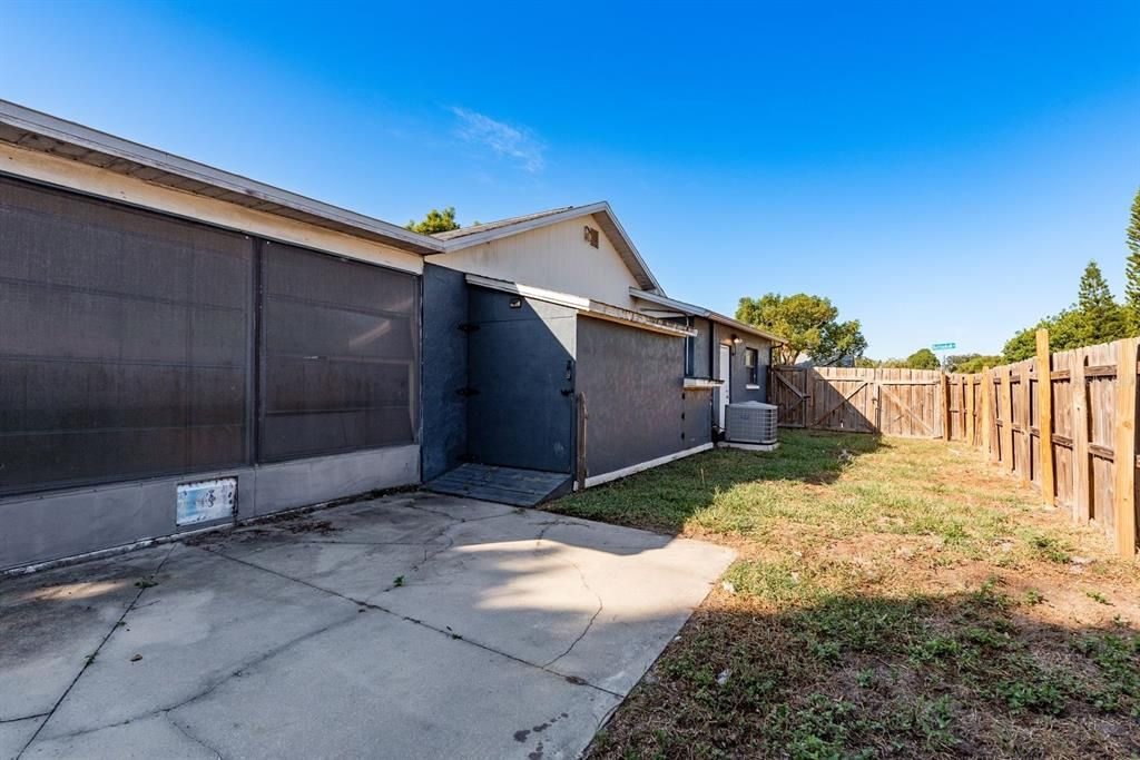 Под контрактом: $275,000 (3 спален, 3 ванн, 1572 Квадратных фут)