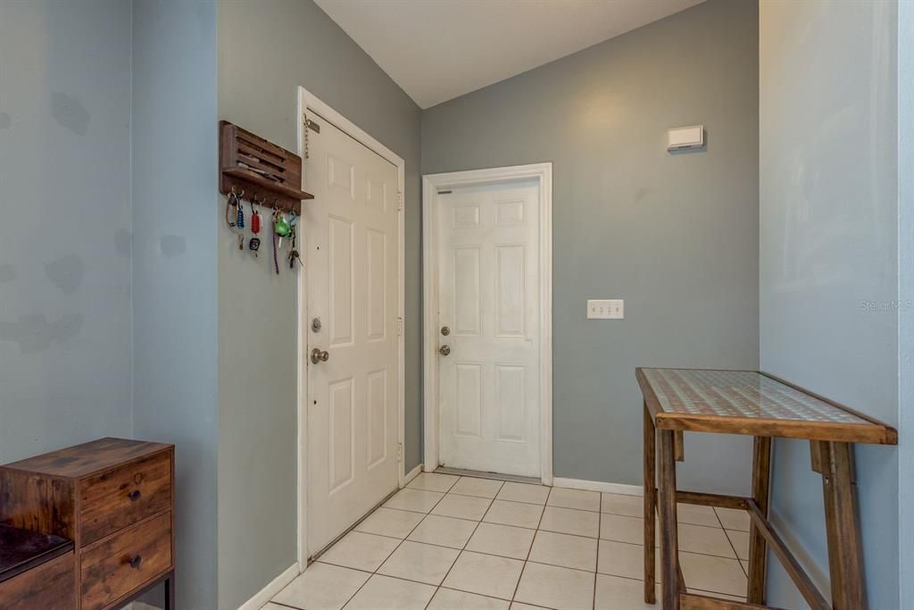 Под контрактом: $275,000 (3 спален, 3 ванн, 1572 Квадратных фут)