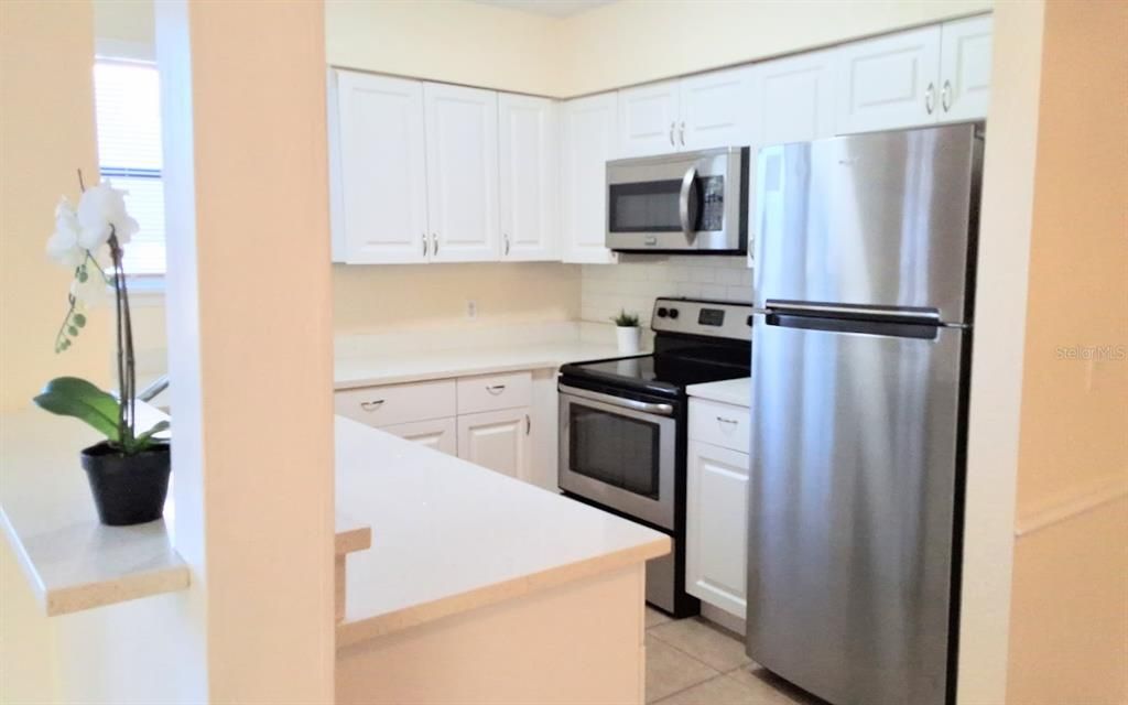 Recently Rented: $1,299 (1 beds, 1 baths, 749 Square Feet)