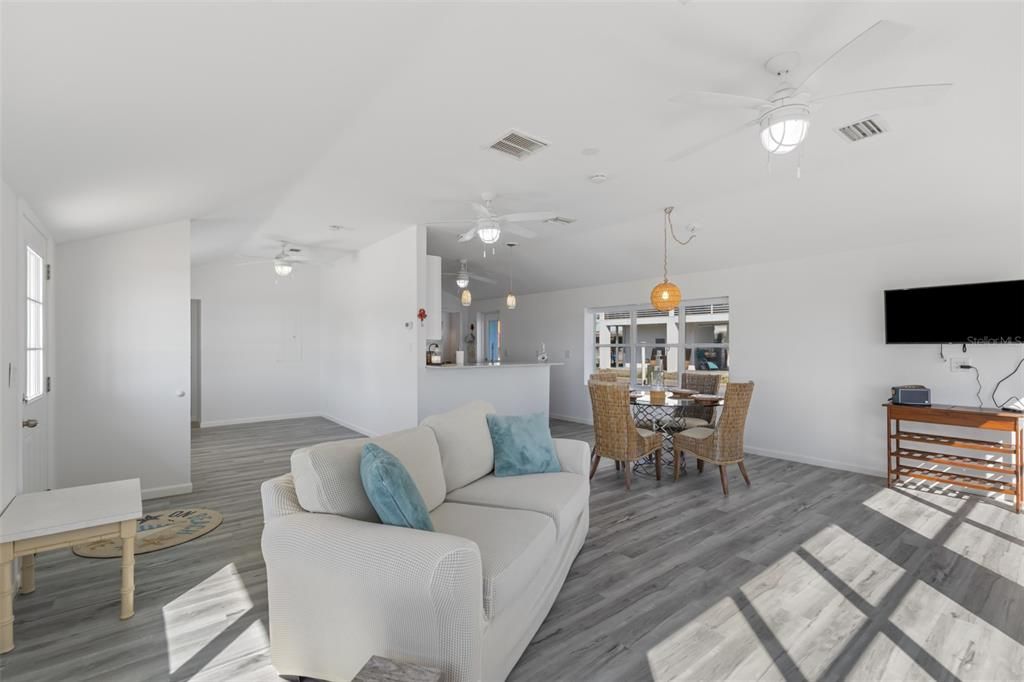 Active With Contract: $495,000 (3 beds, 2 baths, 1533 Square Feet)