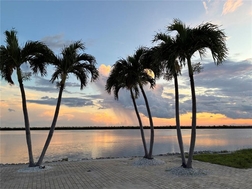 Active With Contract: $495,000 (3 beds, 2 baths, 1533 Square Feet)