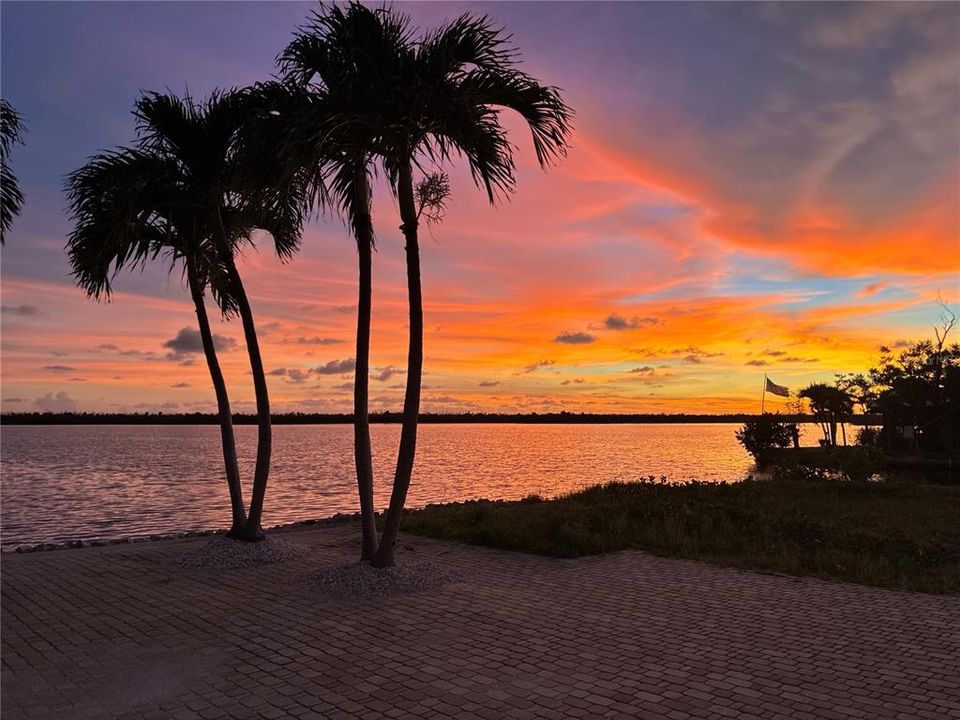 Active With Contract: $495,000 (3 beds, 2 baths, 1533 Square Feet)