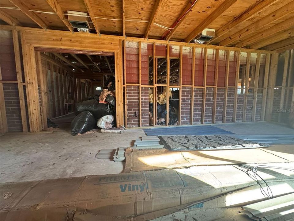 For Sale: $155,000 (4 beds, 2 baths, 3507 Square Feet)