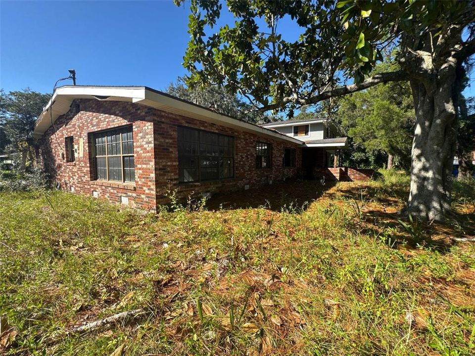 For Sale: $155,000 (4 beds, 2 baths, 3507 Square Feet)