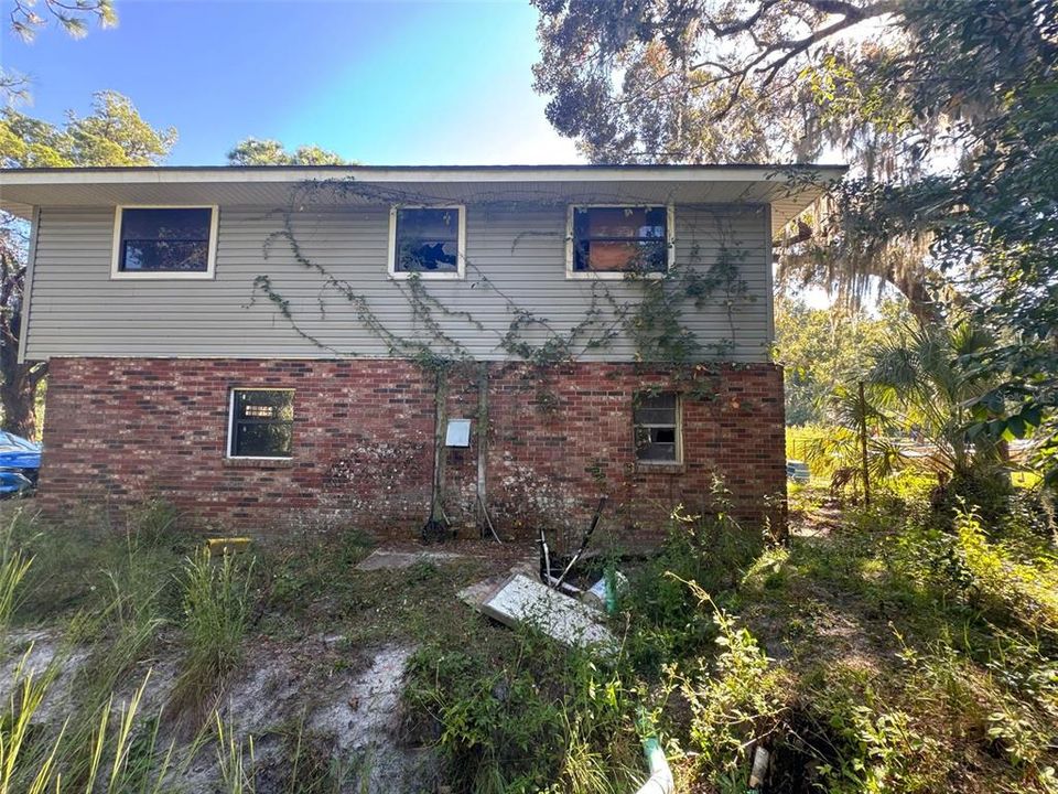 For Sale: $155,000 (4 beds, 2 baths, 3507 Square Feet)