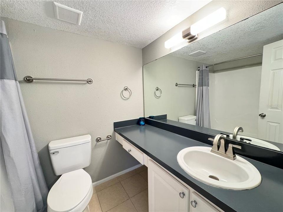 For Rent: $1,450 (2 beds, 2 baths, 992 Square Feet)