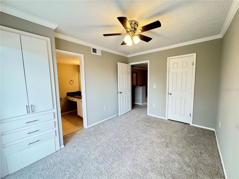 For Rent: $1,450 (2 beds, 2 baths, 992 Square Feet)