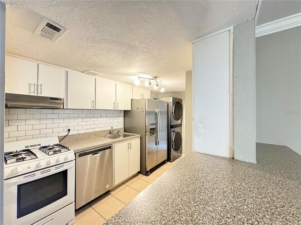 For Rent: $1,450 (2 beds, 2 baths, 992 Square Feet)