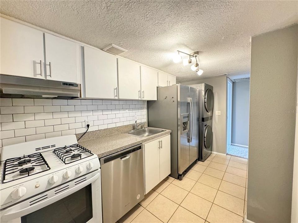 For Rent: $1,450 (2 beds, 2 baths, 992 Square Feet)
