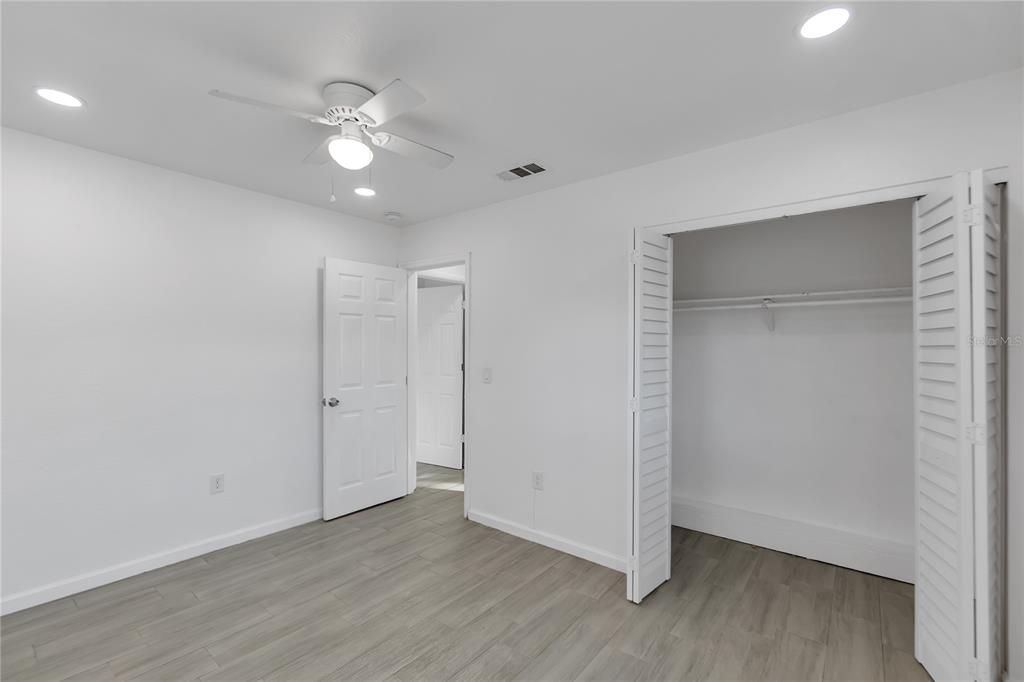 На продажу: $358,000 (4 спален, 2 ванн, 1288 Квадратных фут)