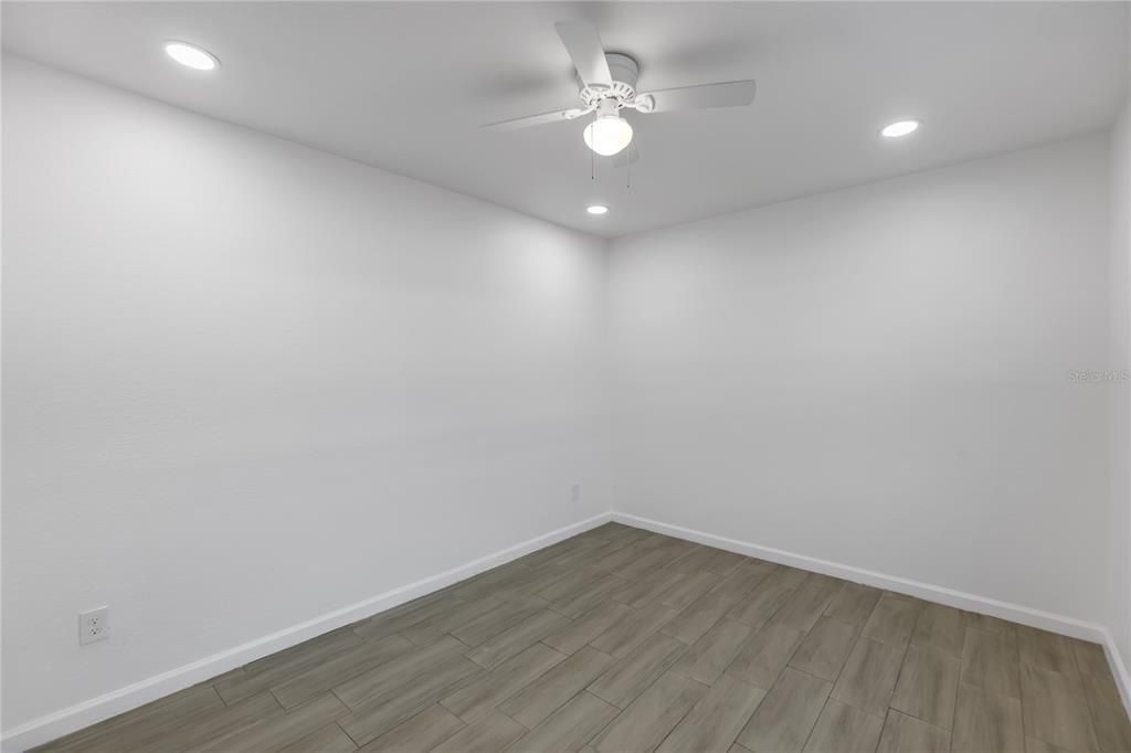 На продажу: $358,000 (4 спален, 2 ванн, 1288 Квадратных фут)