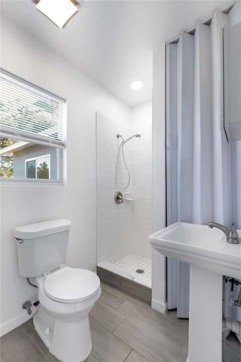 На продажу: $358,000 (4 спален, 2 ванн, 1288 Квадратных фут)