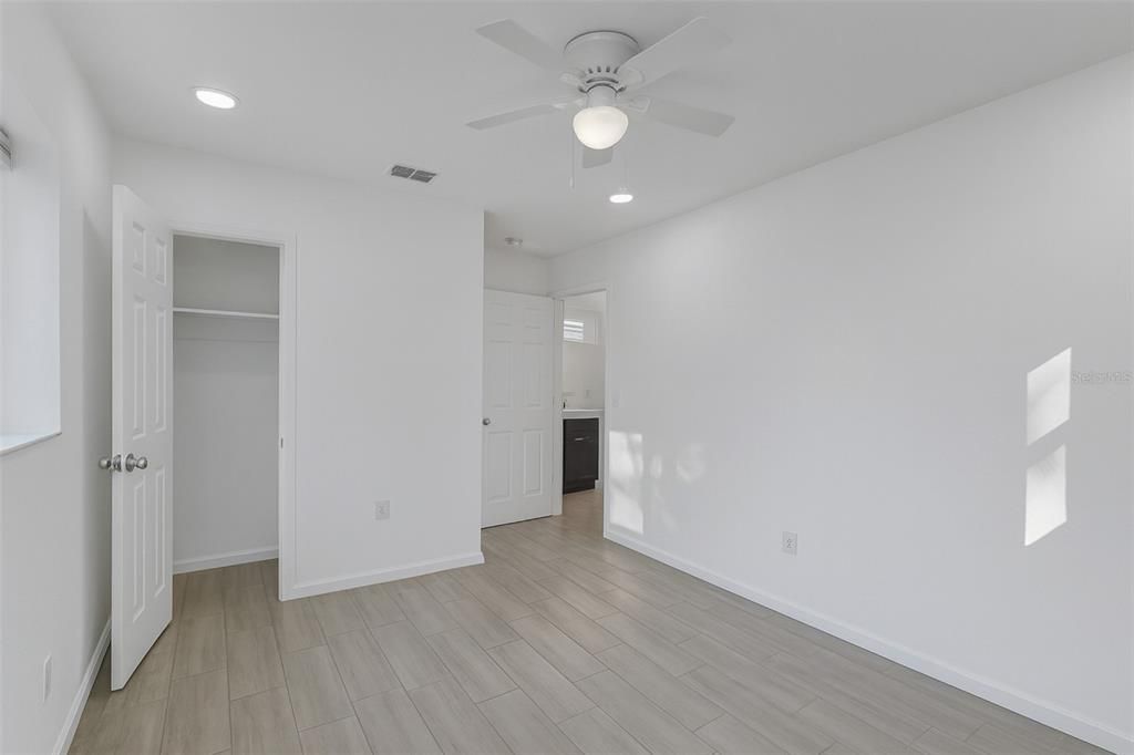 На продажу: $358,000 (4 спален, 2 ванн, 1288 Квадратных фут)