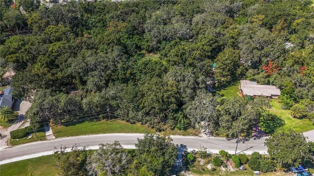 待售: $899,000 (2.83 acres)