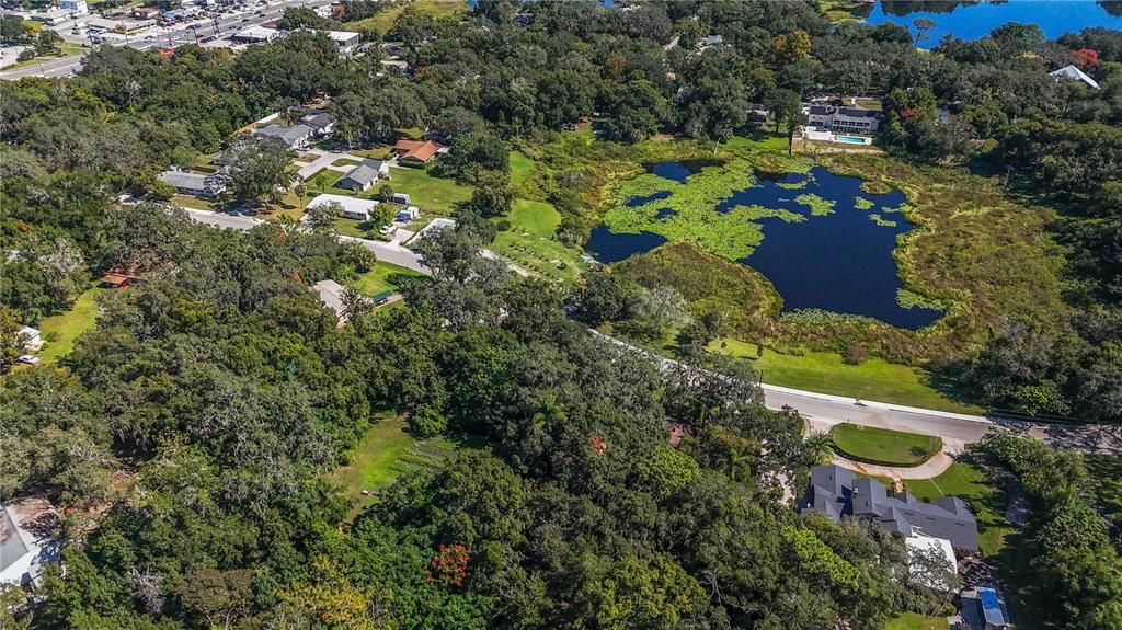 待售: $899,000 (2.83 acres)