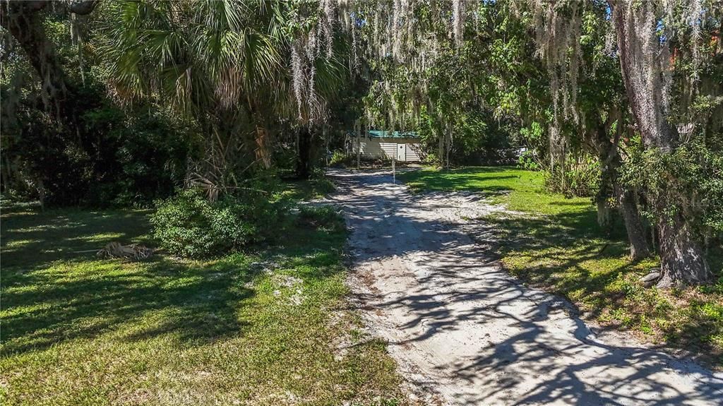 待售: $899,000 (2.83 acres)