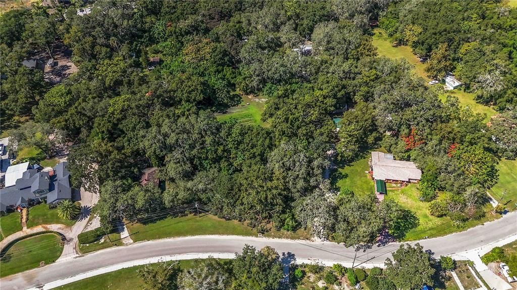 待售: $899,000 (2.83 acres)