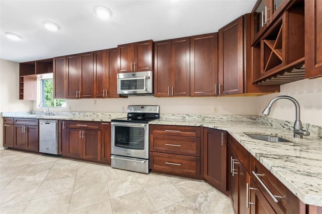 Active With Contract: $244,000 (2 beds, 2 baths, 1241 Square Feet)