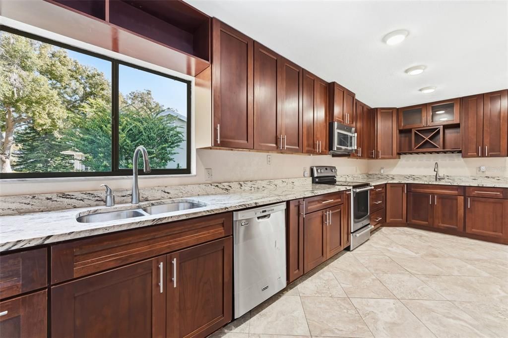 Active With Contract: $244,000 (2 beds, 2 baths, 1241 Square Feet)