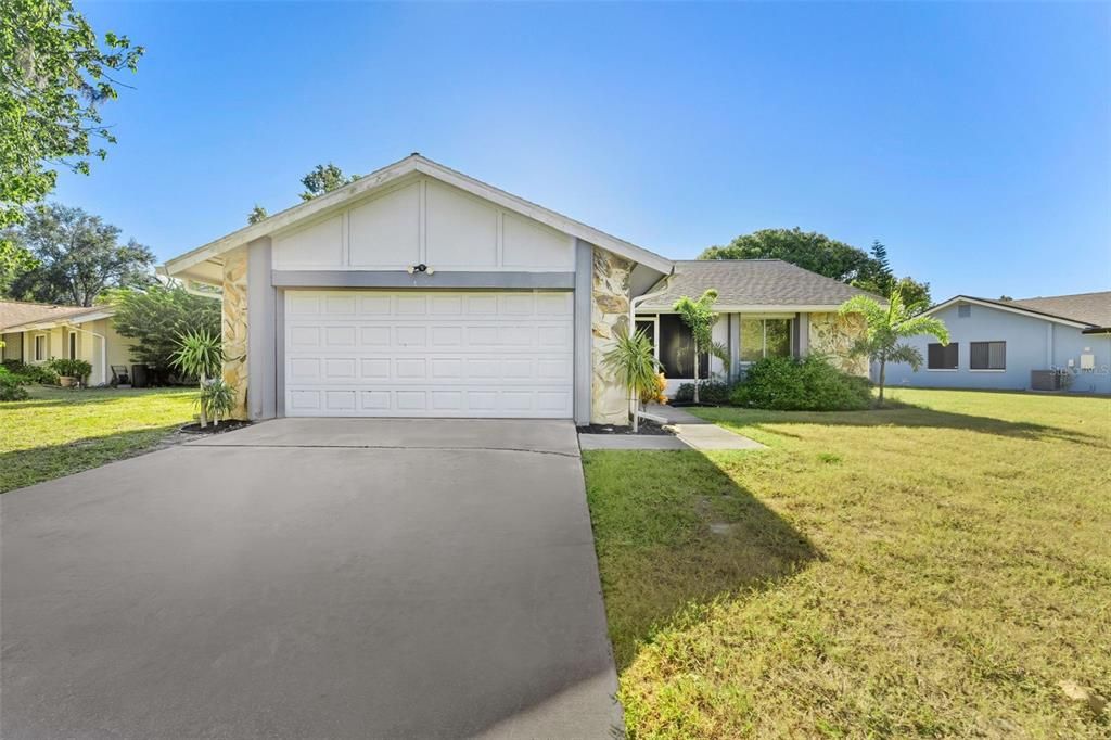 Active With Contract: $244,000 (2 beds, 2 baths, 1241 Square Feet)