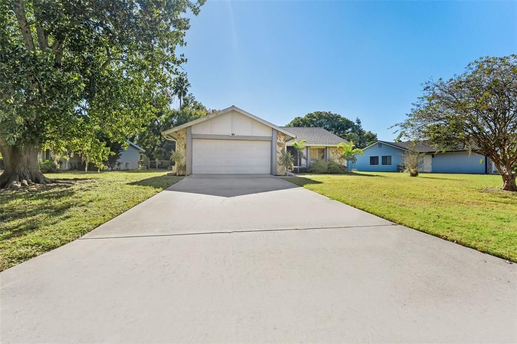 Active With Contract: $244,000 (2 beds, 2 baths, 1241 Square Feet)