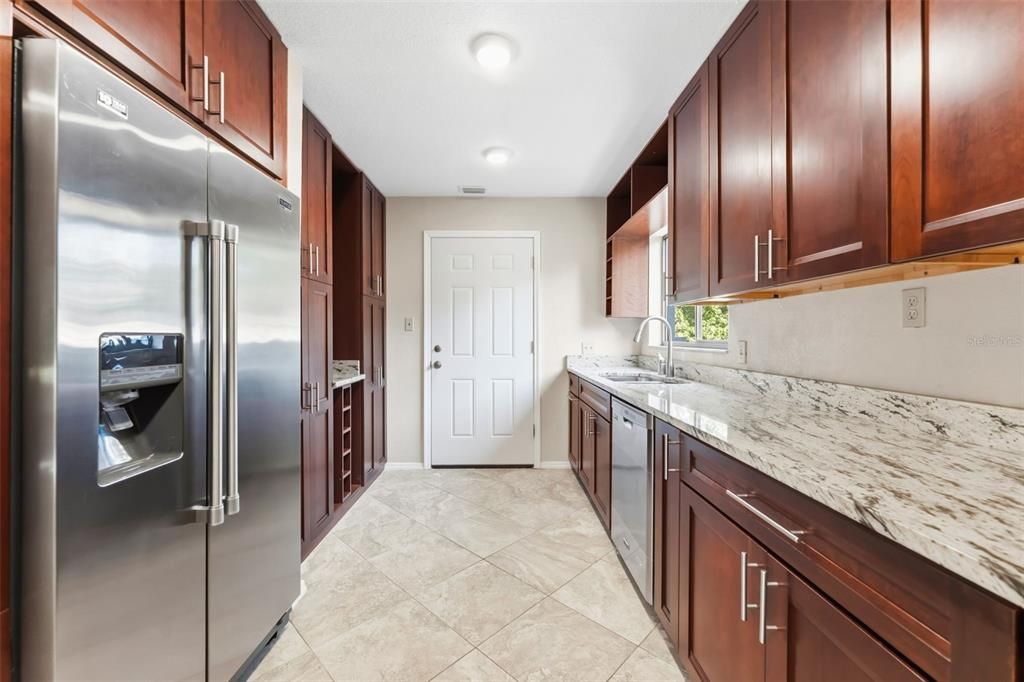 Active With Contract: $244,000 (2 beds, 2 baths, 1241 Square Feet)