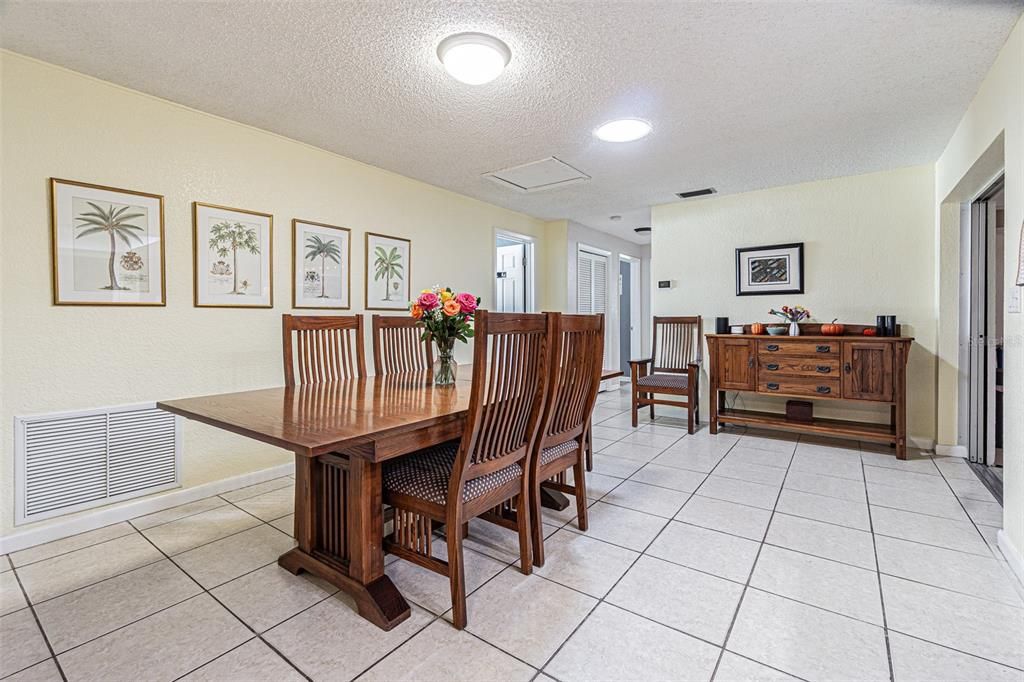 For Sale: $580,000 (4 beds, 3 baths, 2808 Square Feet)