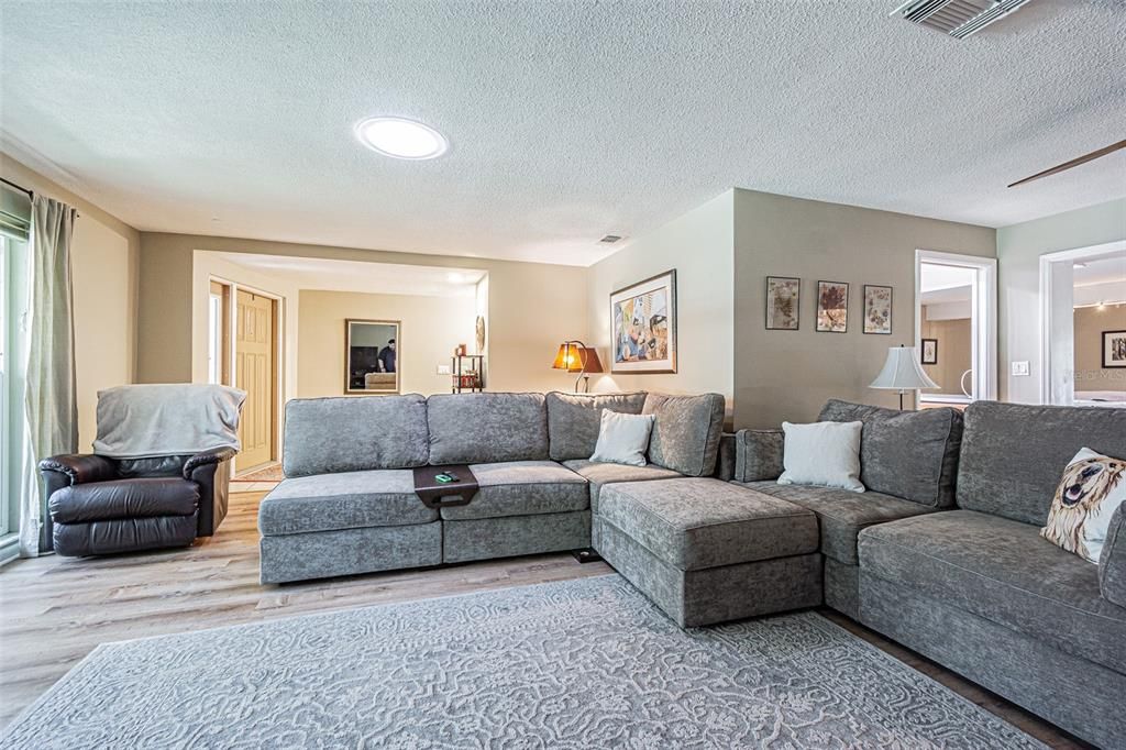 For Sale: $580,000 (4 beds, 3 baths, 2808 Square Feet)