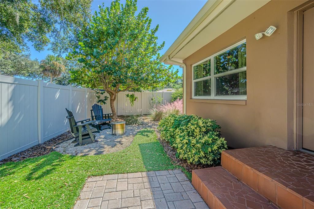 For Sale: $580,000 (4 beds, 3 baths, 2808 Square Feet)