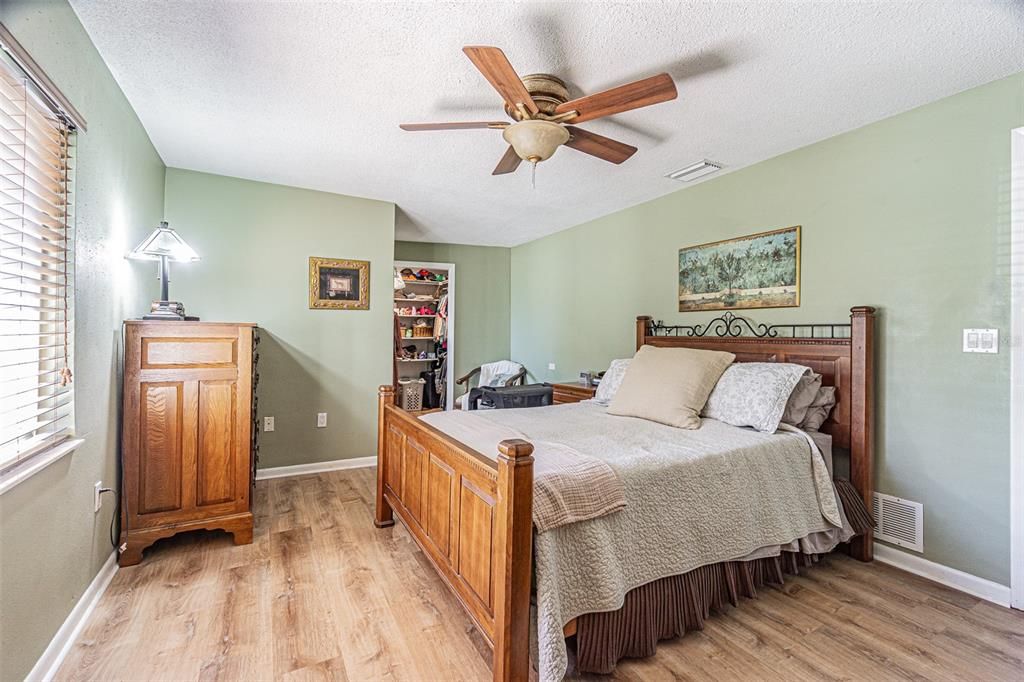 For Sale: $580,000 (4 beds, 3 baths, 2808 Square Feet)