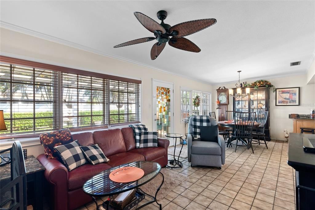 合同活跃: $589,000 (3 贝兹, 2 浴室, 1570 平方英尺)