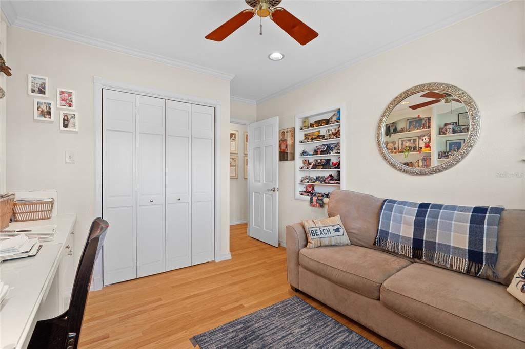 合同活跃: $589,000 (3 贝兹, 2 浴室, 1570 平方英尺)