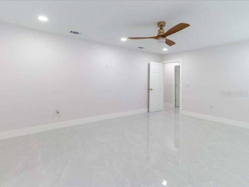 待售: $775,000 (4 贝兹, 4 浴室, 2367 平方英尺)