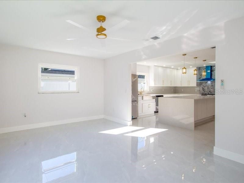 待售: $775,000 (4 贝兹, 4 浴室, 2367 平方英尺)