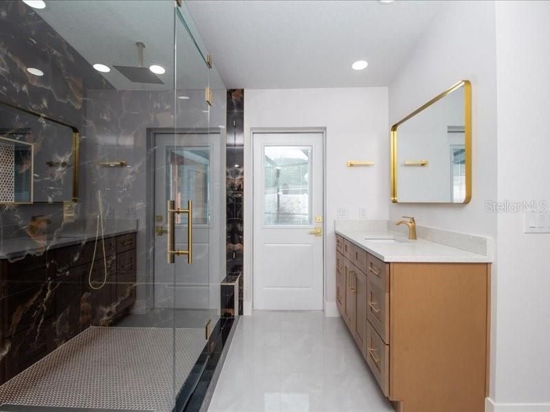 待售: $775,000 (4 贝兹, 4 浴室, 2367 平方英尺)