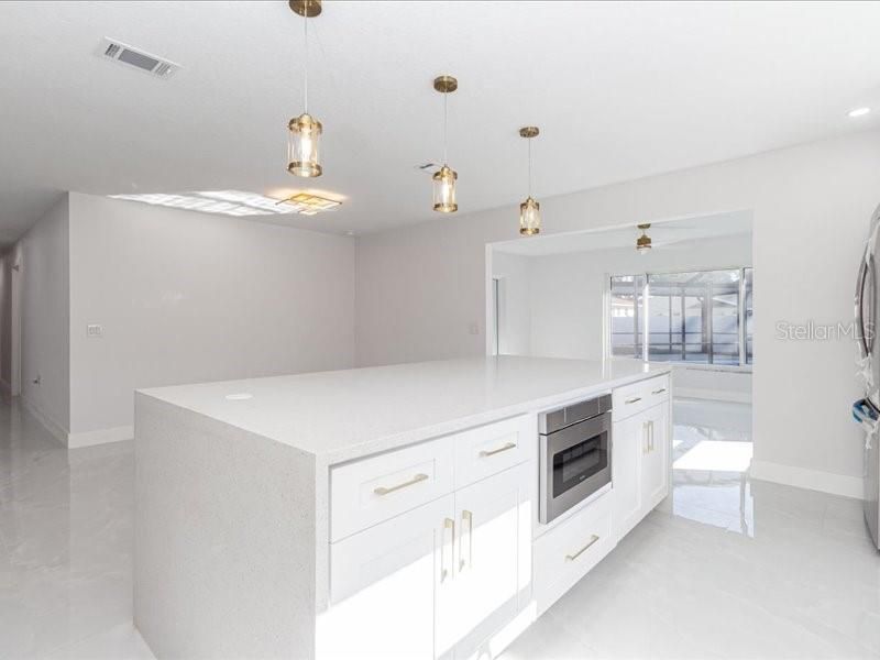 待售: $775,000 (4 贝兹, 4 浴室, 2367 平方英尺)