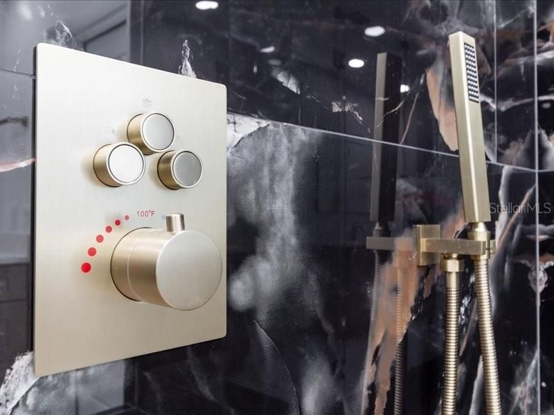 待售: $775,000 (4 贝兹, 4 浴室, 2367 平方英尺)