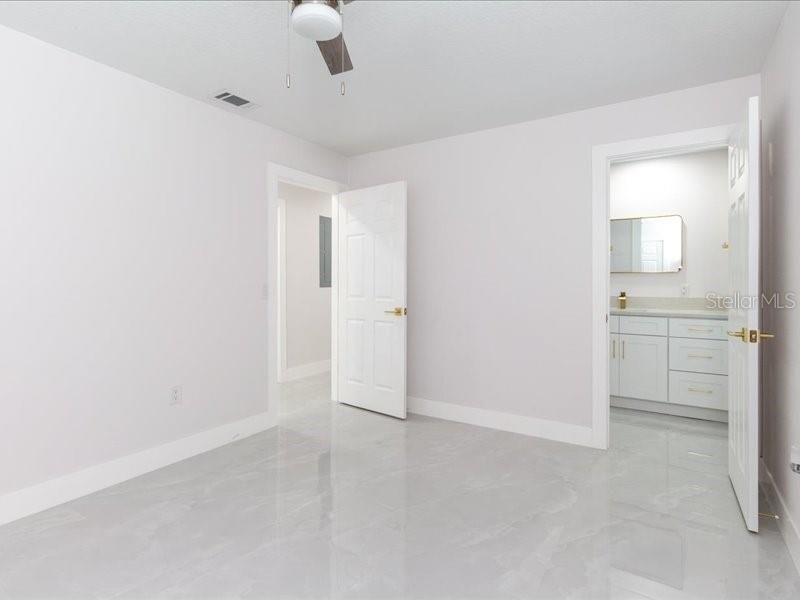 待售: $775,000 (4 贝兹, 4 浴室, 2367 平方英尺)