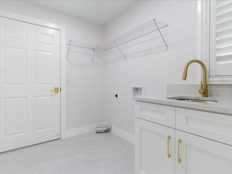 待售: $775,000 (4 贝兹, 4 浴室, 2367 平方英尺)