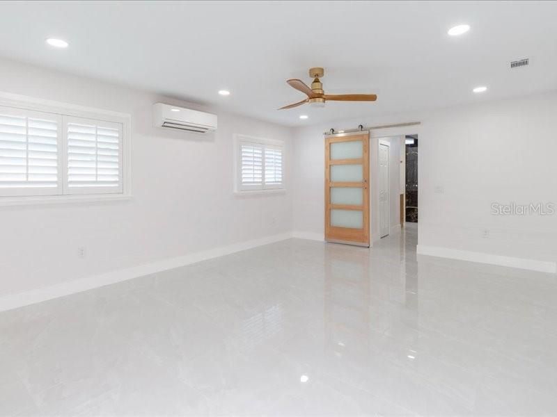 待售: $775,000 (4 贝兹, 4 浴室, 2367 平方英尺)