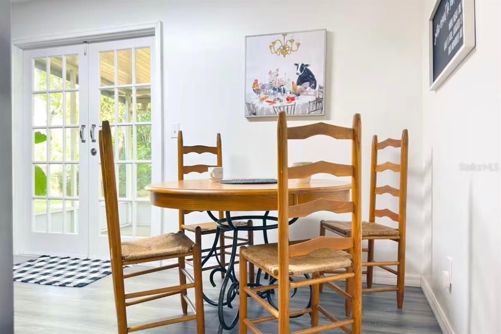 For Rent: $1,600 (2 beds, 2 baths, 912 Square Feet)