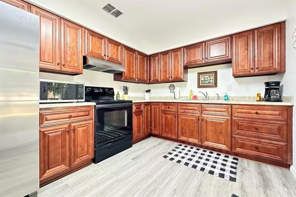 For Rent: $1,600 (2 beds, 2 baths, 912 Square Feet)